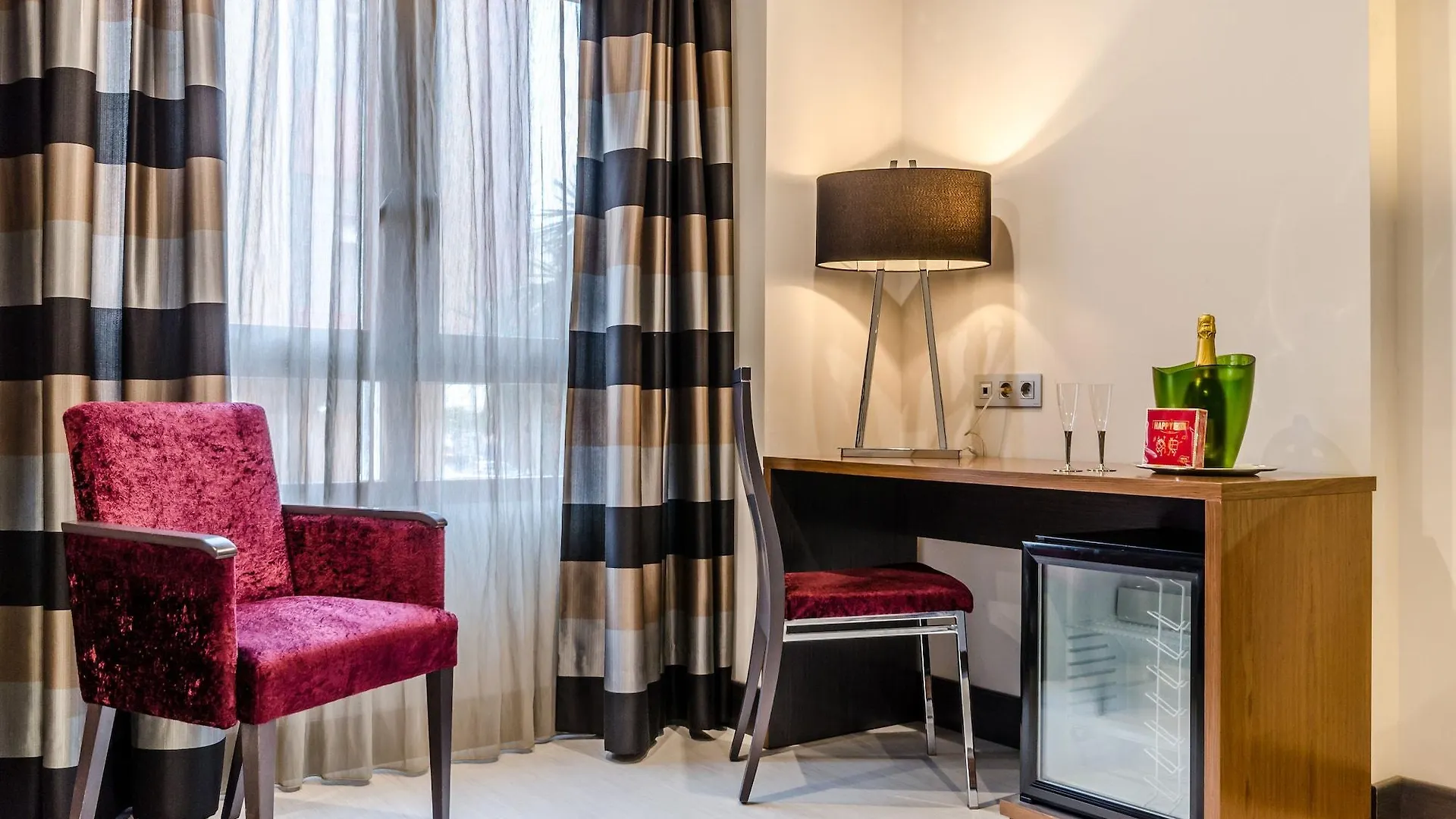 Hotel Regio Cadix 3*,